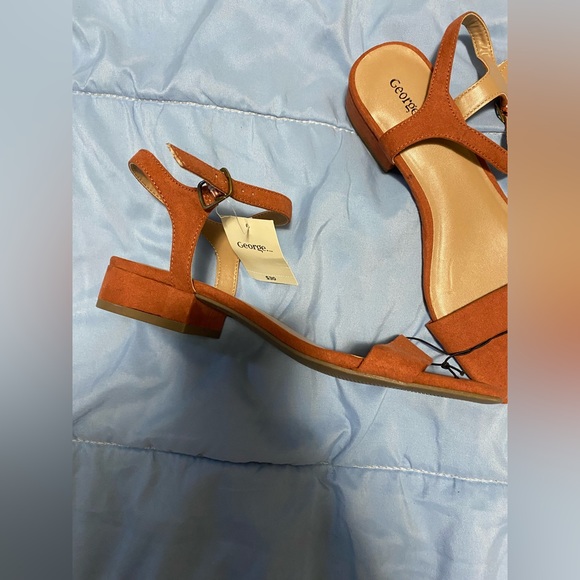 Size 8 Sandals - Picture 2 of 2